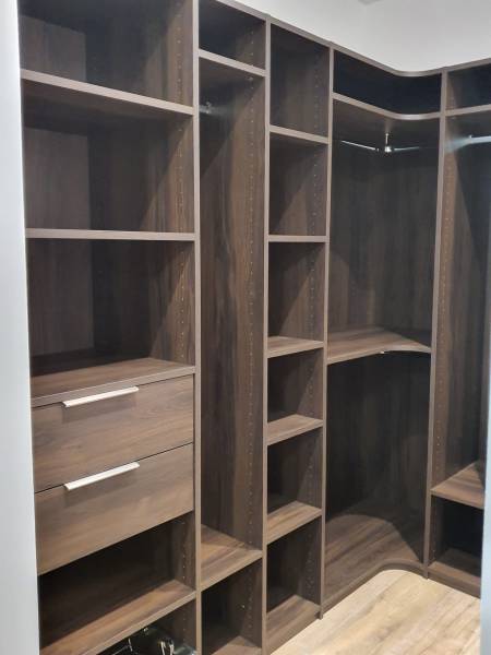 Réalisation d'un dressing sur mesure dans une chambre parentale à Pibrac 