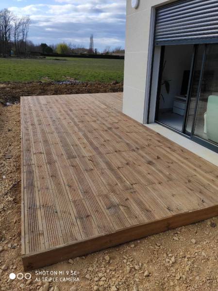 Faut-il un permis de construire pour installer une terrasse en bois dans votre jardin en Occitanie ?
